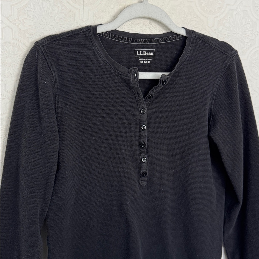 LL Bean Black Waffle Knit Henley Top Medium Long Sleeve Cotton Stretch Casual - Picture 2 of 7